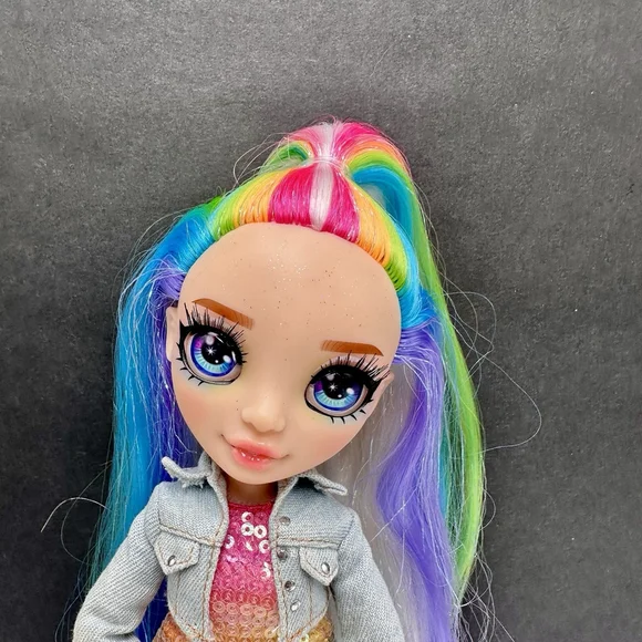 Rainbow High Amaya Raine Rainbow Glitter World Shimmer Posable Fashion Doll 2019 - Picture 2 of 7